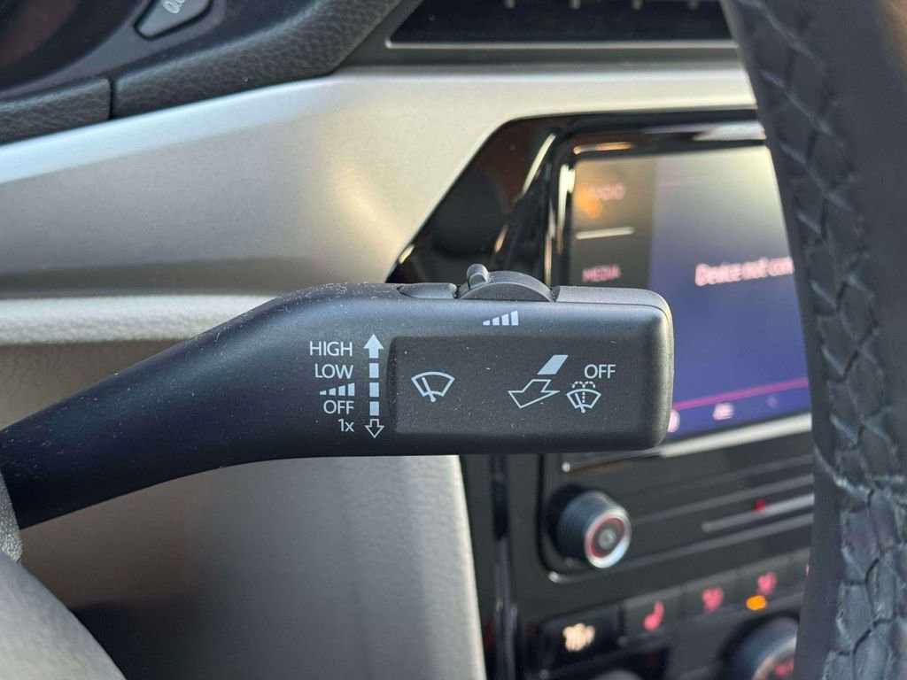 Used 2022 Volkswagen Passat 2.0T SE image 24