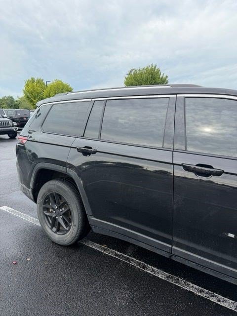 Used 2023 Jeep Grand Cherokee L Laredo w/ Luxury Tech Group I AWD/4WD image 17