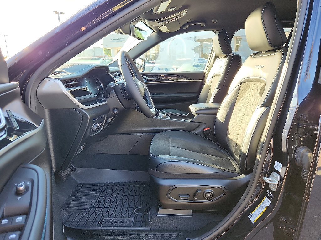 Used 2024 Jeep Grand Cherokee Trailhawk w/ Advanced Protech Group II AWD/4WD image 14