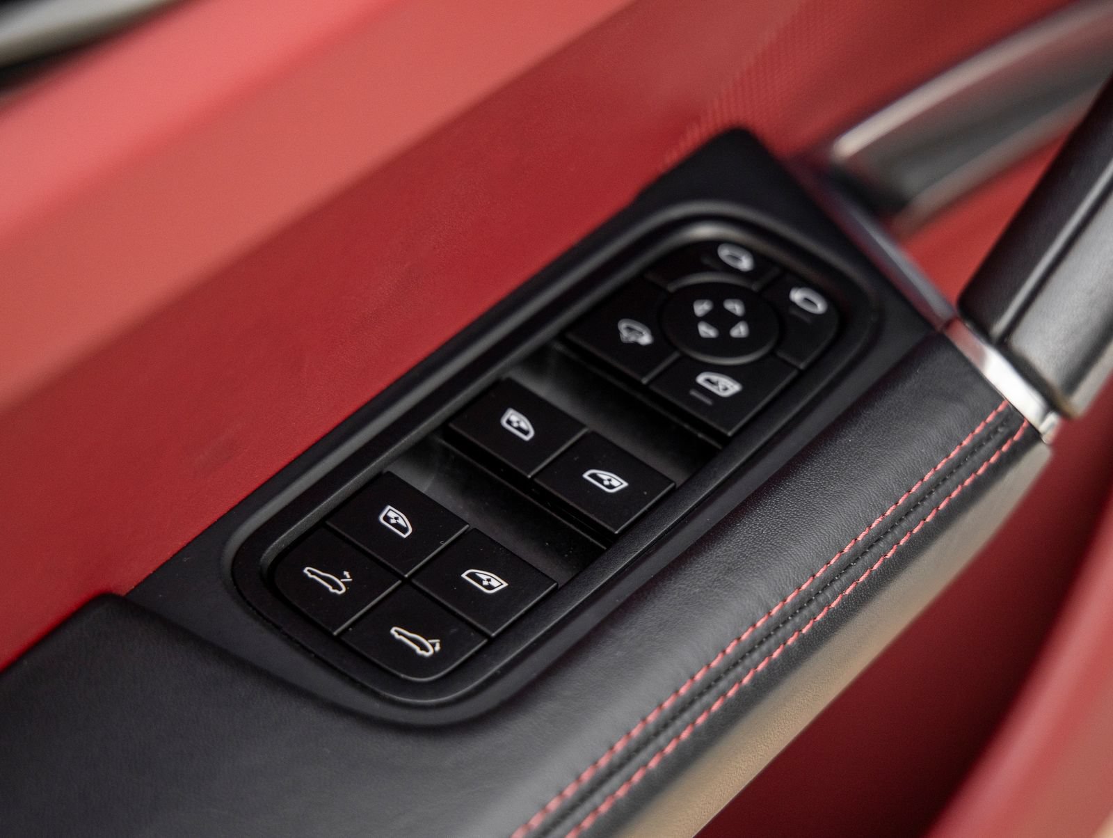 Certified 2023 Porsche Cayenne Turbo AWD/4WD image 22