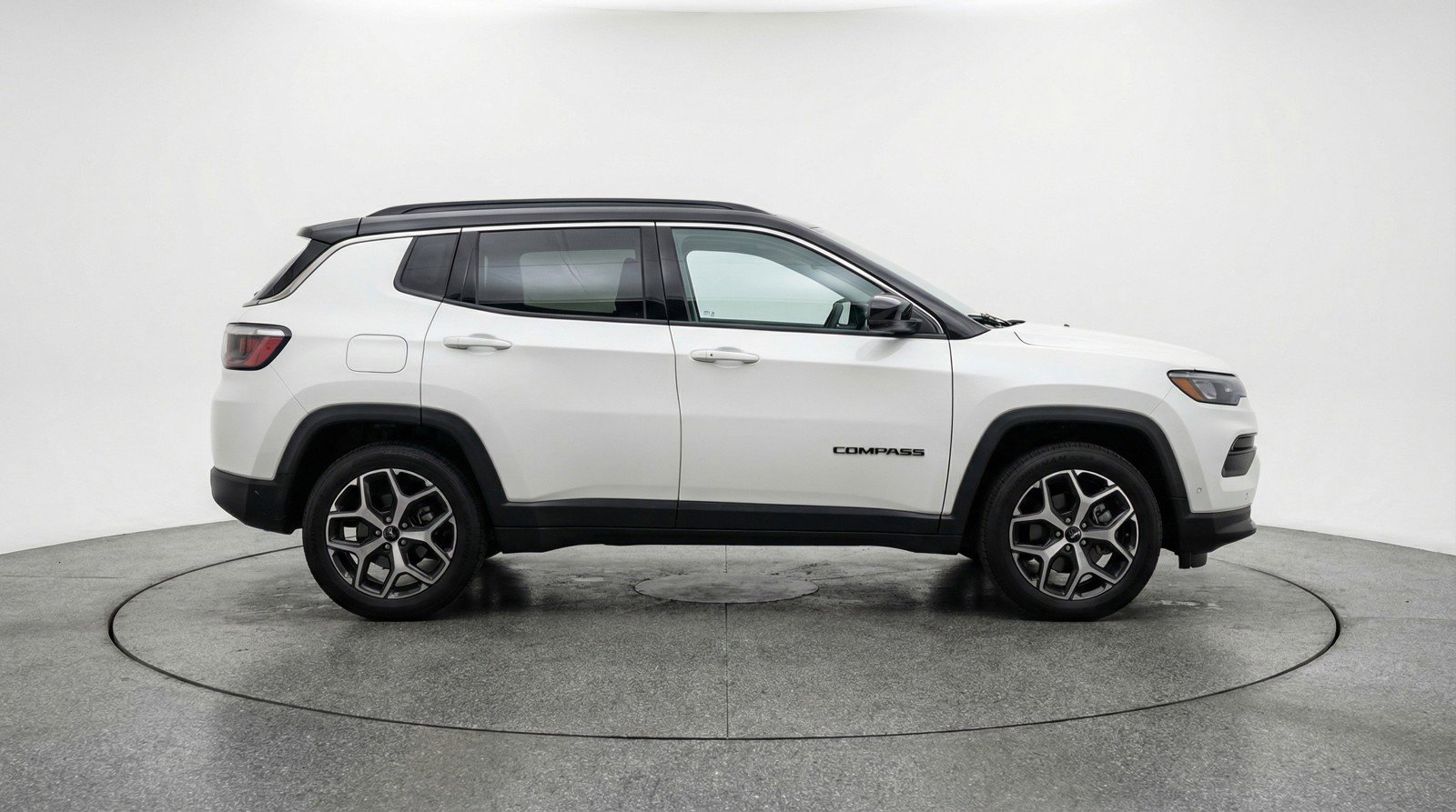 Used 2025 Jeep Compass Limited image 11