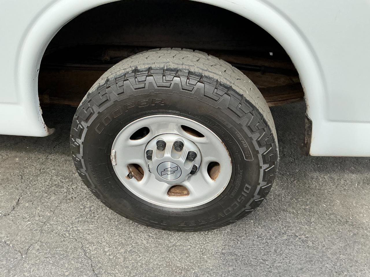 Used 2016 Chevrolet Express 2500 image 6