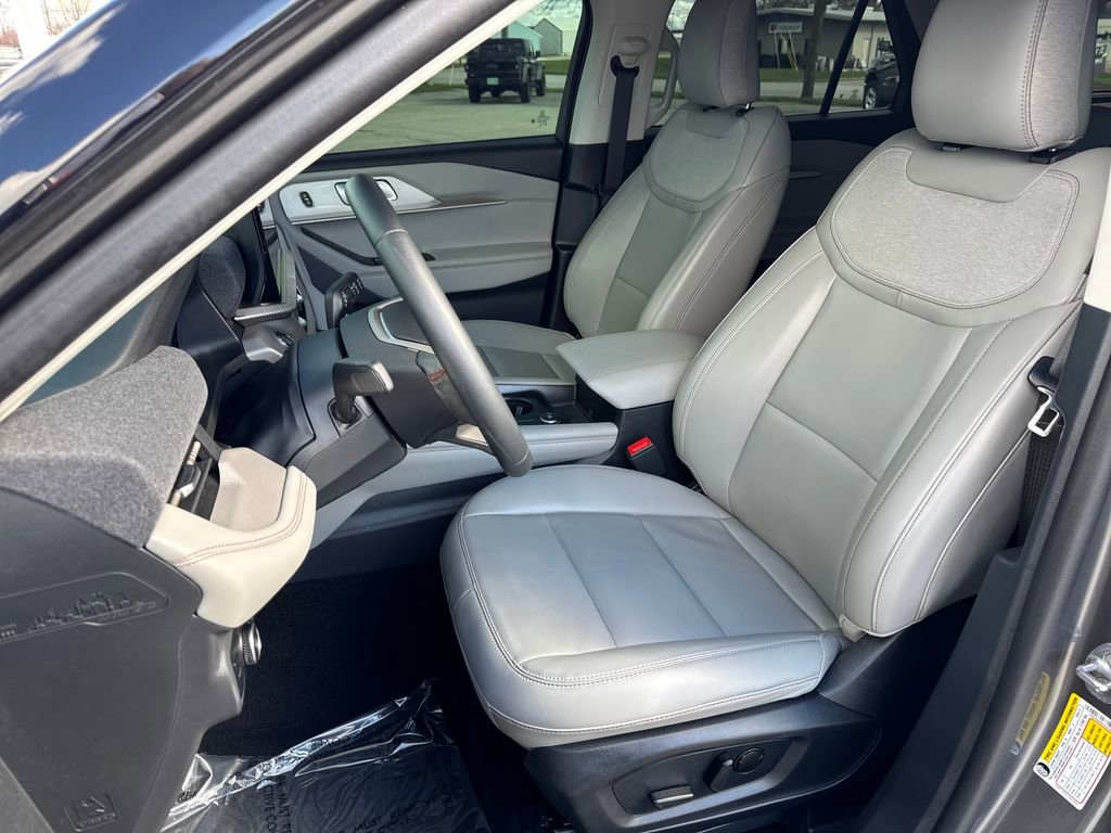 Used 2025 Ford Explorer Active w/ Active Comfort Package AWD/4WD image 11