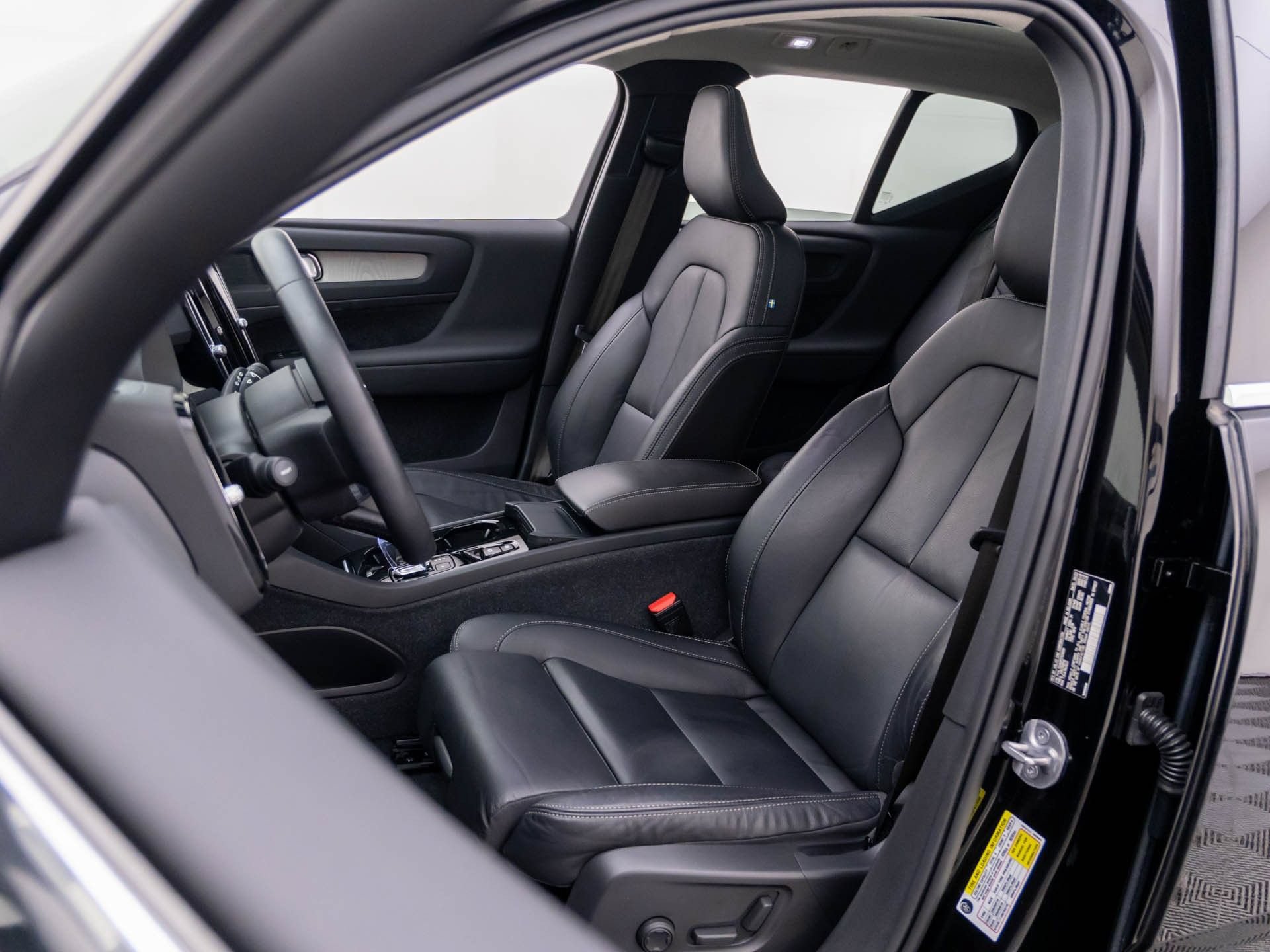 Used 2023 Volvo XC40 B5 Plus w/ Protection Package Premier AWD/4WD image 15