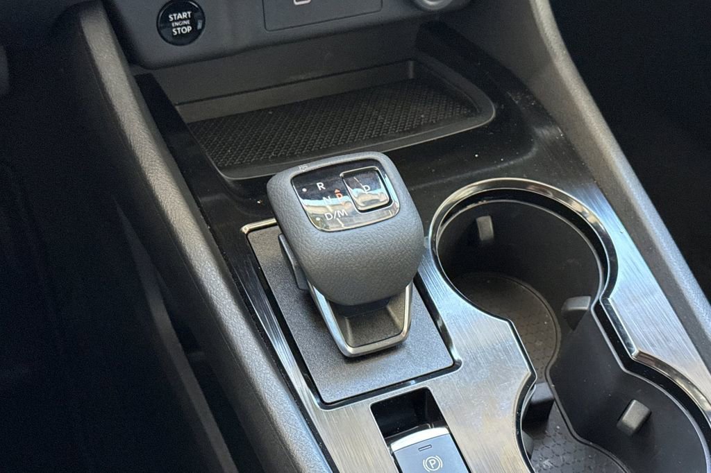 Used 2025 Nissan Rogue S AWD/4WD image 30