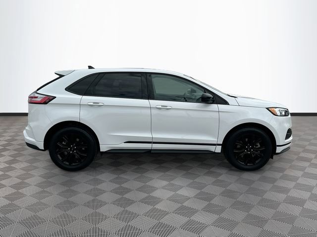 Used 2024 Ford Edge SE w/ Black Appearance Package image 5