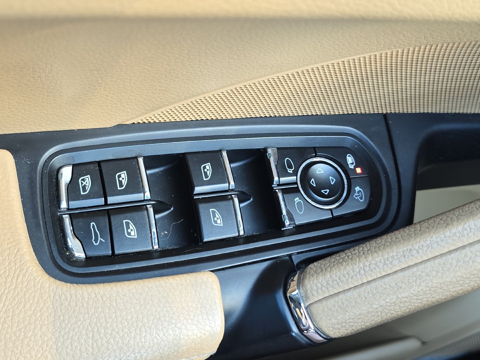 Used 2018 Porsche Cayenne AWD/4WD image 16