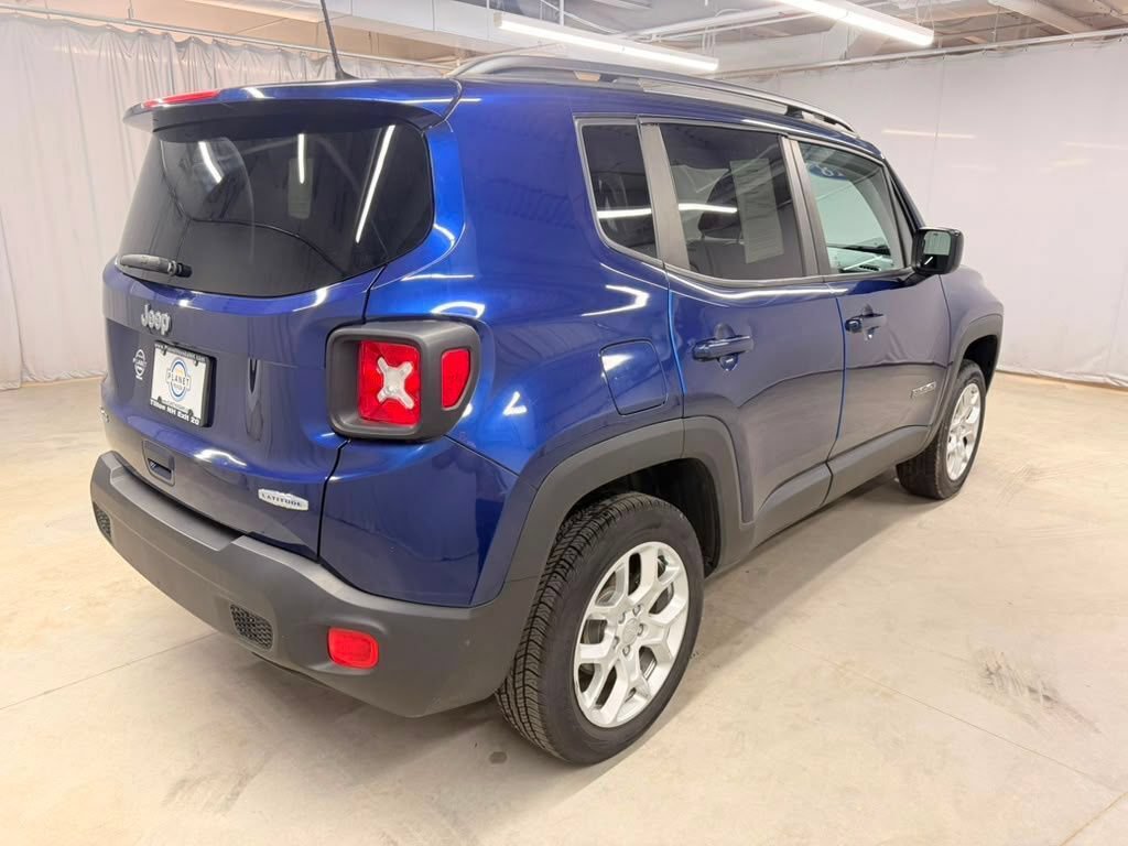 Used 2018 Jeep Renegade Latitude w/ Cold Weather Group AWD/4WD image 14