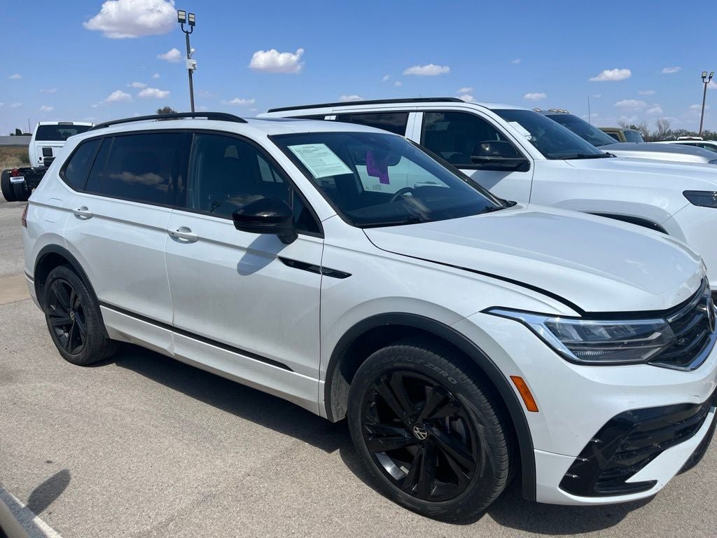 Used 2024 Volkswagen Tiguan SE R-Line FWD image 4