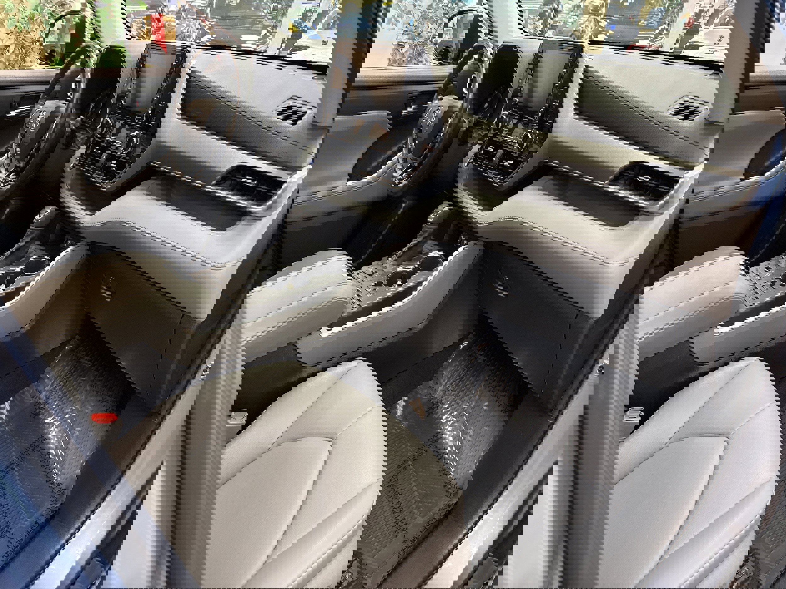 Used 2021 Toyota Highlander XLE image 17