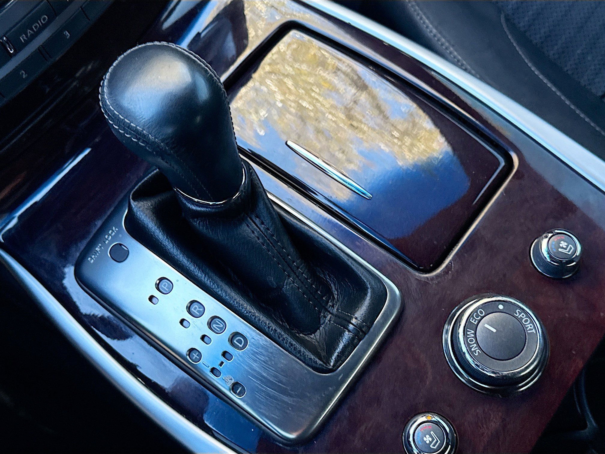 Used 2019 INFINITI Q70 Luxe w/ Sport Package image 28