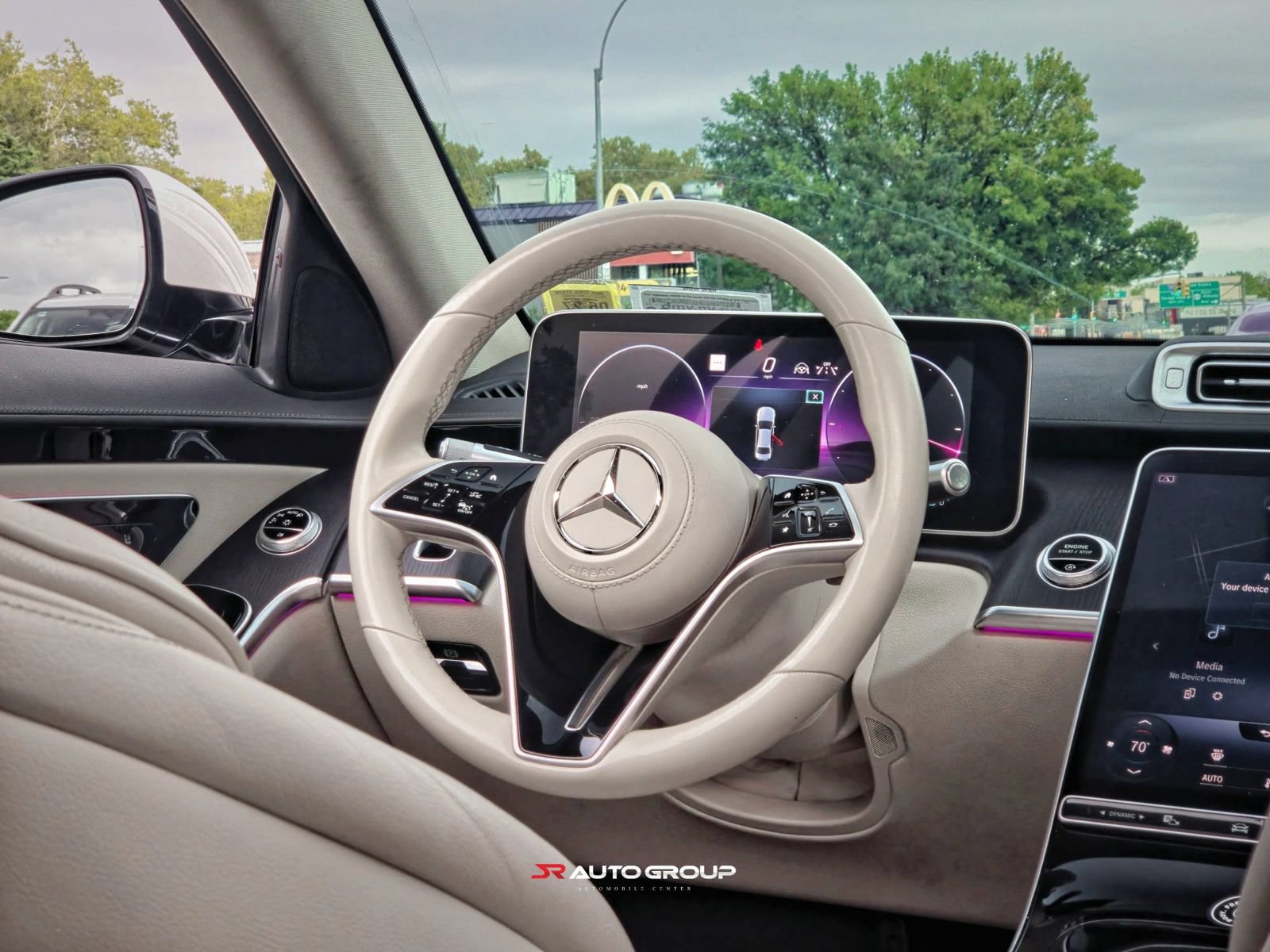 Used 2022 Mercedes-Benz S 500 4MATIC w/ AMG Line Package image 27