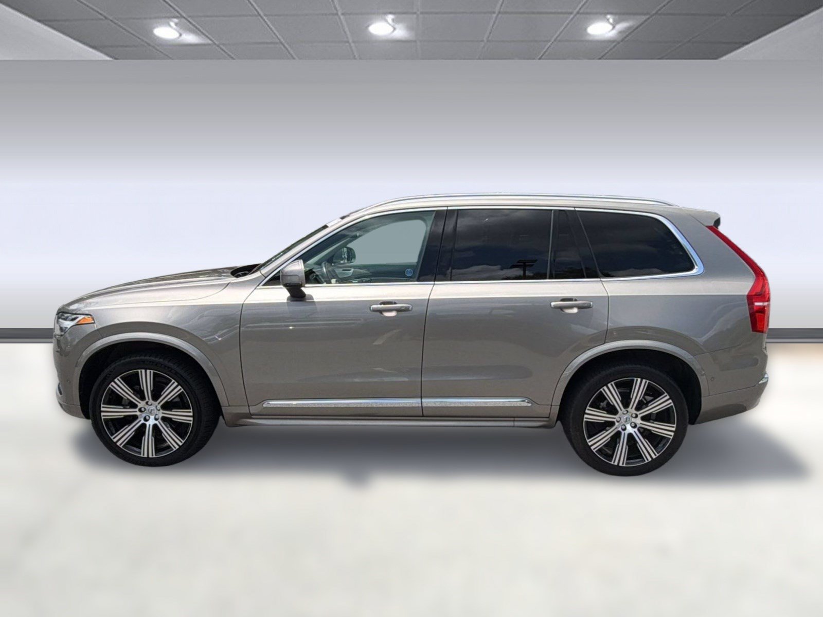 Certified 2022 Volvo XC90 T6 Inscription w/ Lounge Package AWD/4WD image 2