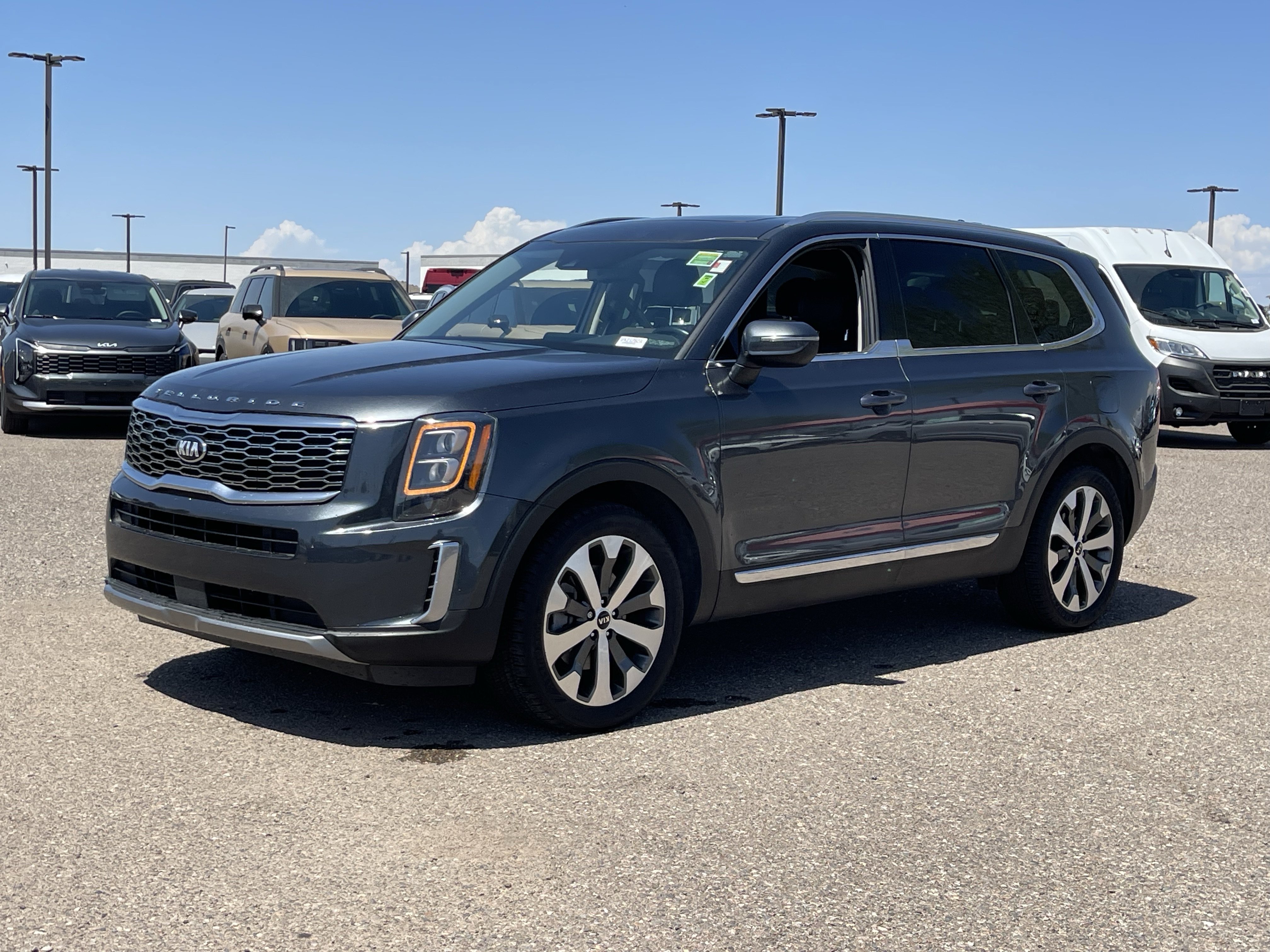 Used 2021 Kia Telluride EX w/ EX Premium Package FWD image 2