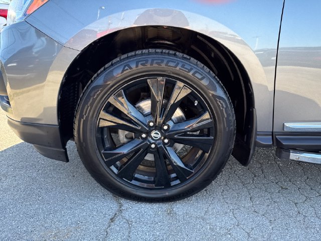 Used 2017 Nissan Pathfinder Platinum w/ Family Entertainment Package AWD/4WD image 10