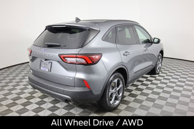 Certified 2025 Ford Escape ST-Line w/ Tech Pack #1 AWD/4WD image 3