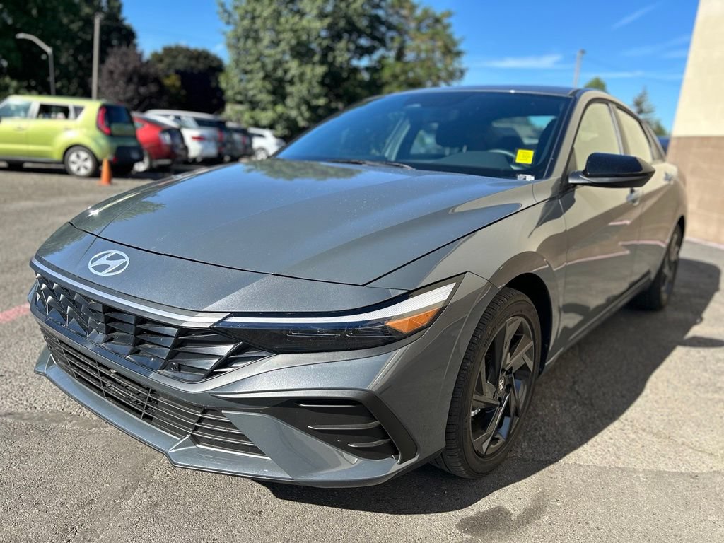 Used 2026 Hyundai Elantra Sport FWD image 13