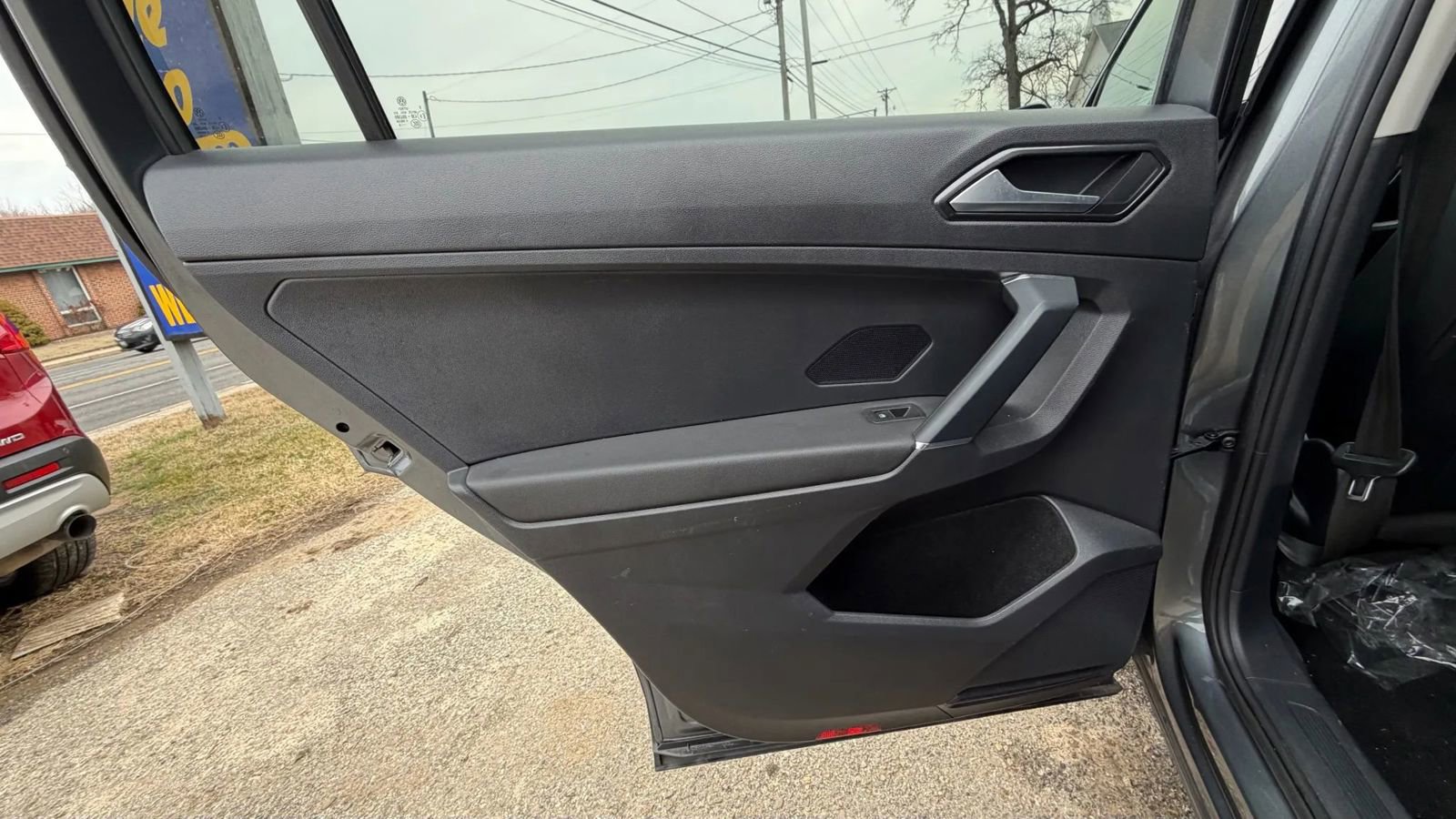 Used 2018 Volkswagen Tiguan SE w/ Panoramic Sunroof Package image 21