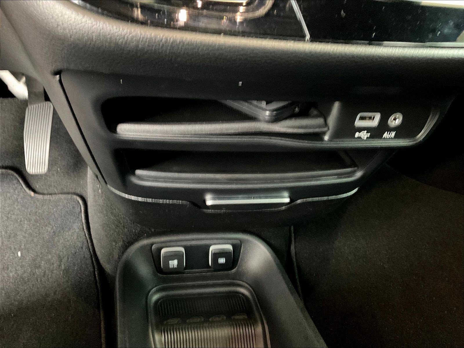Used 2019 Chrysler Pacifica Touring-L w/ Advanced Safetytec Group FWD image 14