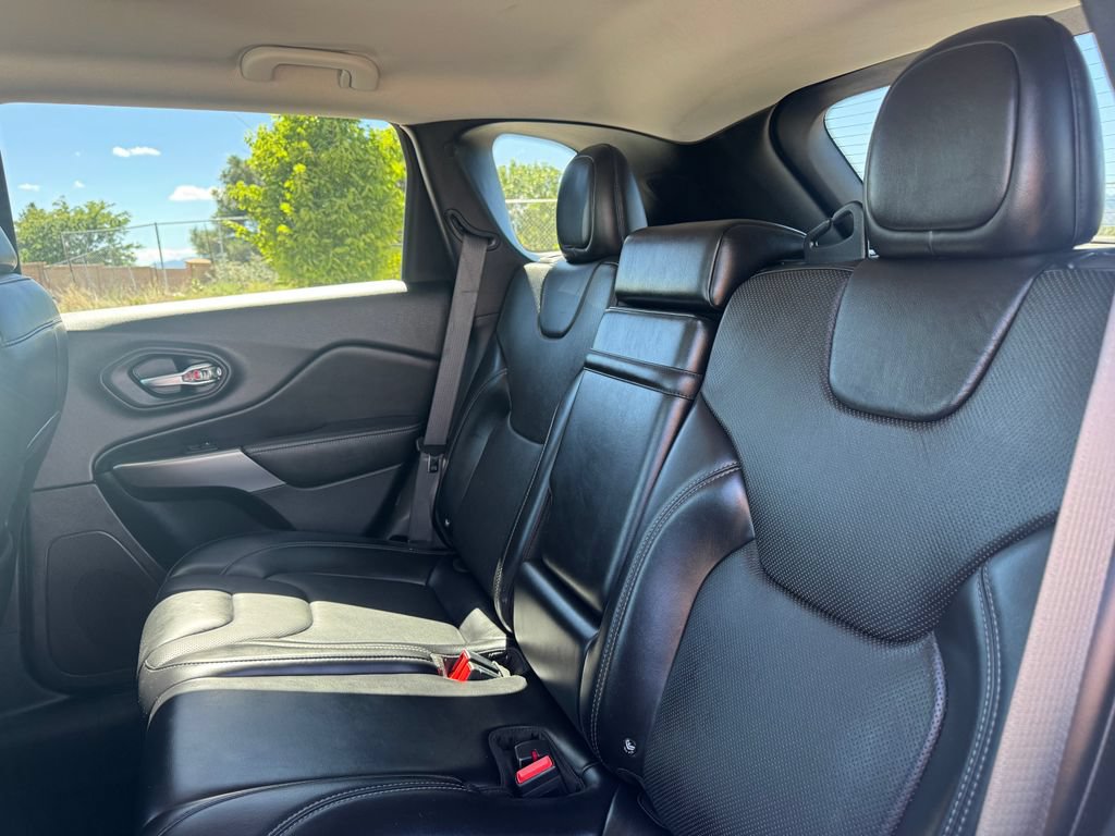Used 2019 Jeep Cherokee Limited AWD/4WD image 8