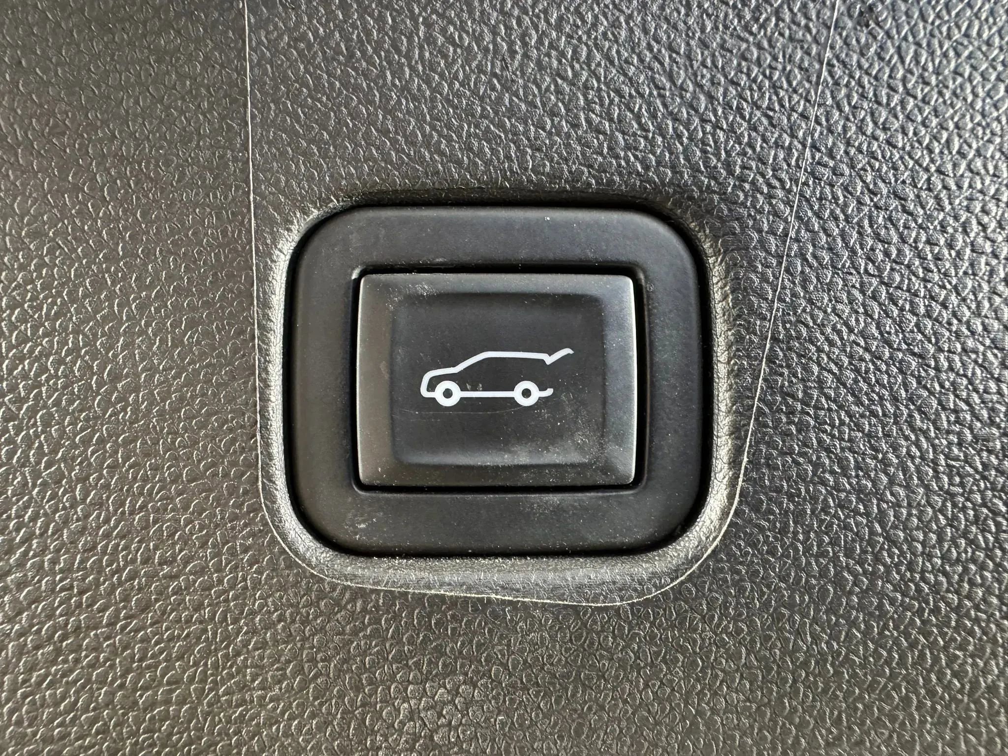 Used 2020 Chevrolet Blazer LT w/ Sound & Technology Package FWD image 31