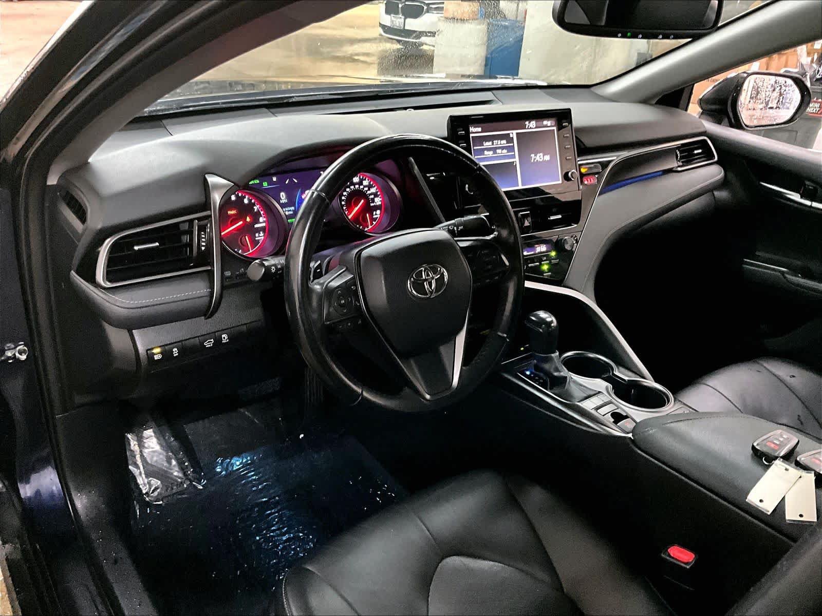 Used 2022 Toyota Camry XSE FWD image 16