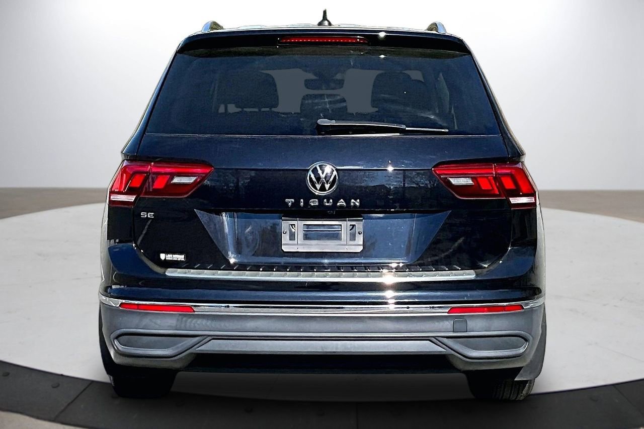 Used 2022 Volkswagen Tiguan SE w/ Panoramic Sunroof Package image 8