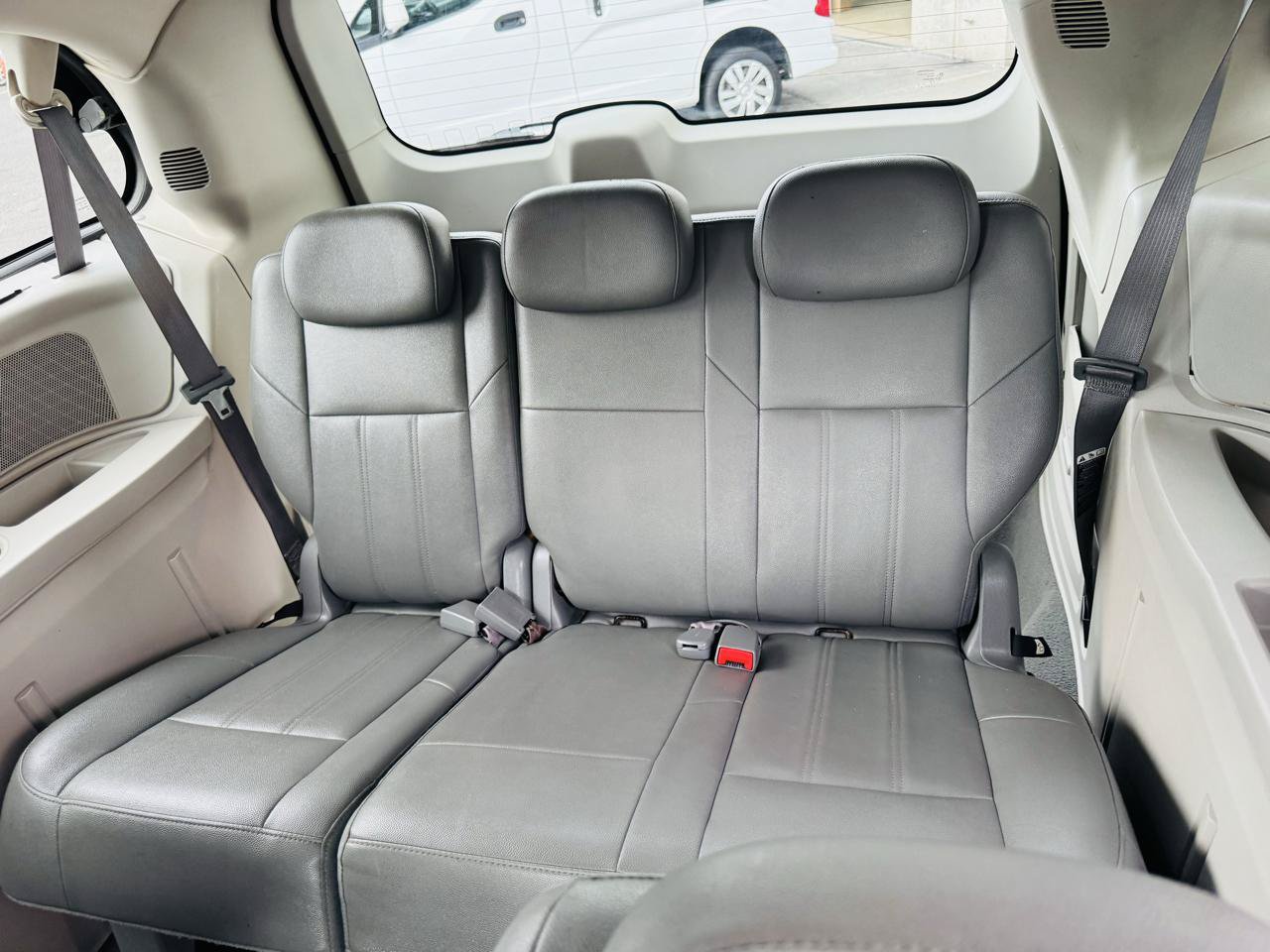 Used 2008 Chrysler Town & Country Touring FWD image 17
