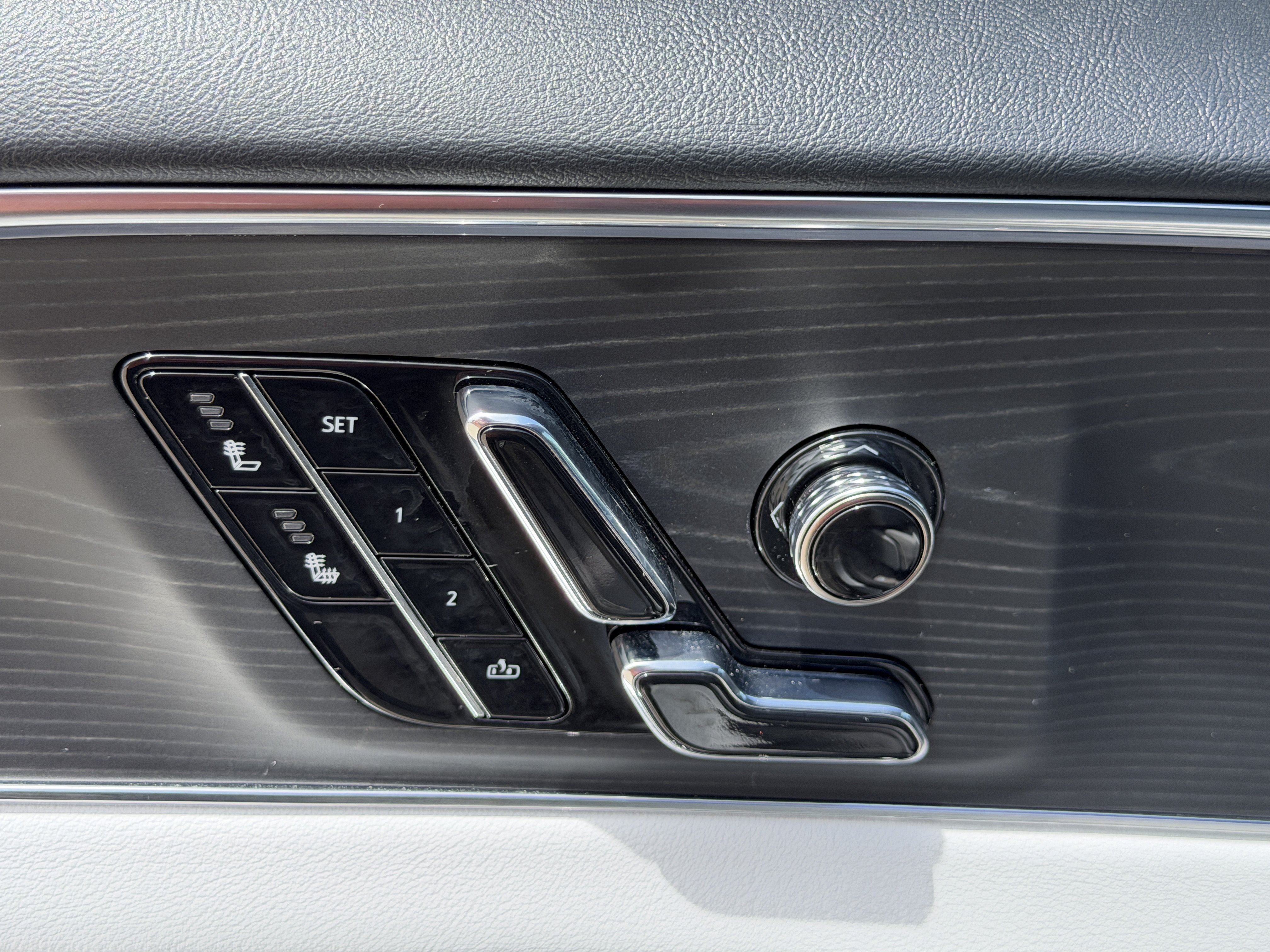 Certified 2024 Cadillac Lyriq Luxury AWD/4WD image 19