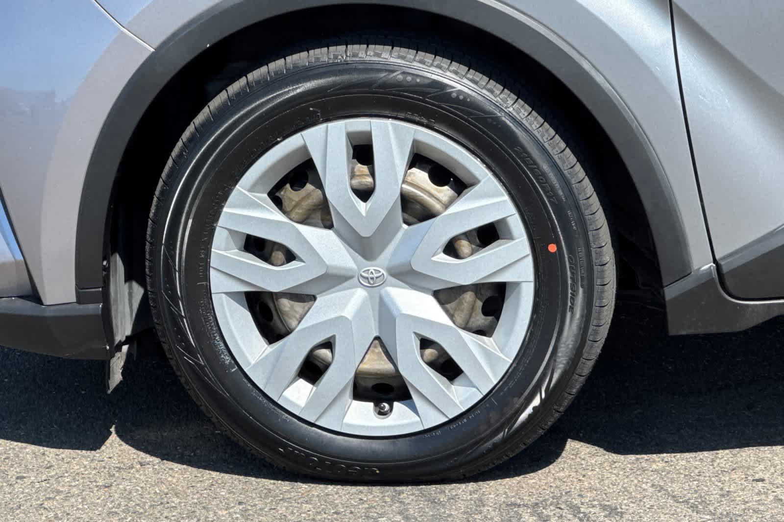Certified 2020 Toyota C-HR LE FWD image 29