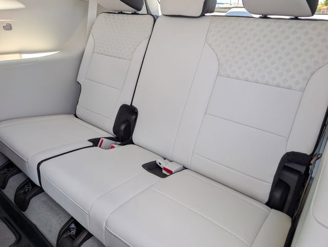 Used 2025 GMC Acadia Denali FWD image 17