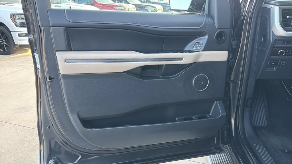 Used 2023 Ford Expedition Max XLT AWD/4WD image 11