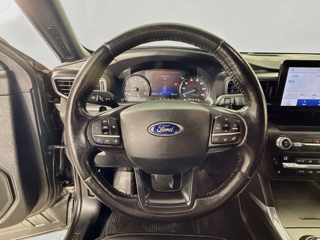 Used 2020 Ford Explorer XLT w/ Equipment Group 202A AWD/4WD image 13