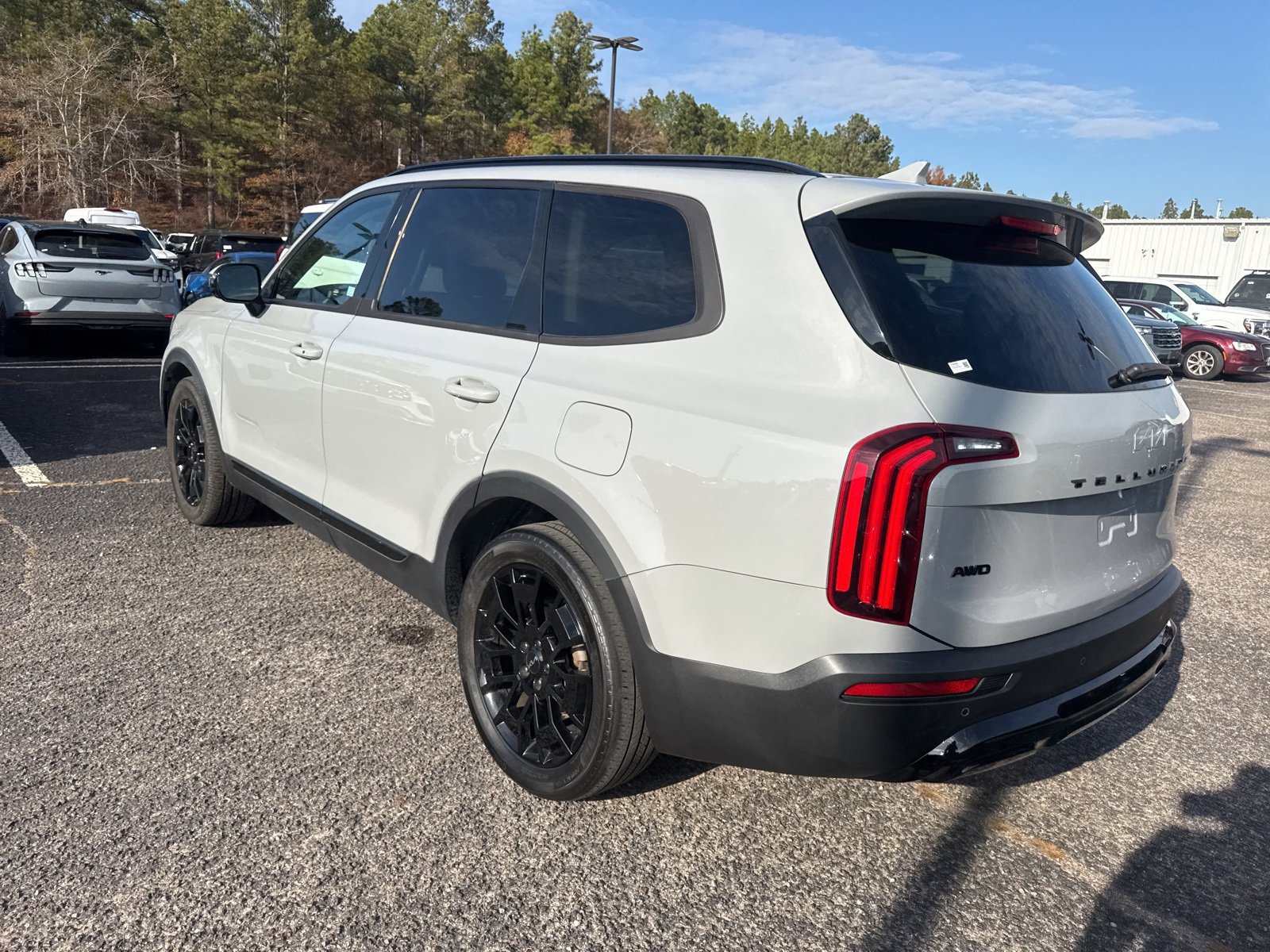 Used 2022 Kia Telluride SX w/ SX Prestige Package image 5