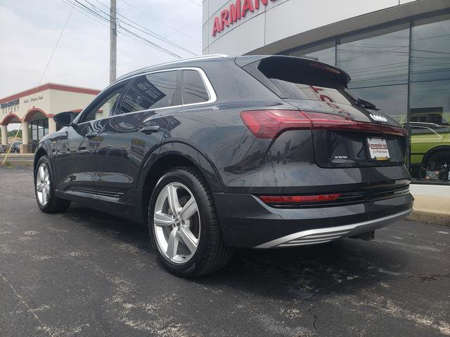 Used 2019 Audi e-tron Prestige w/ Prestige Package AWD/4WD image 8