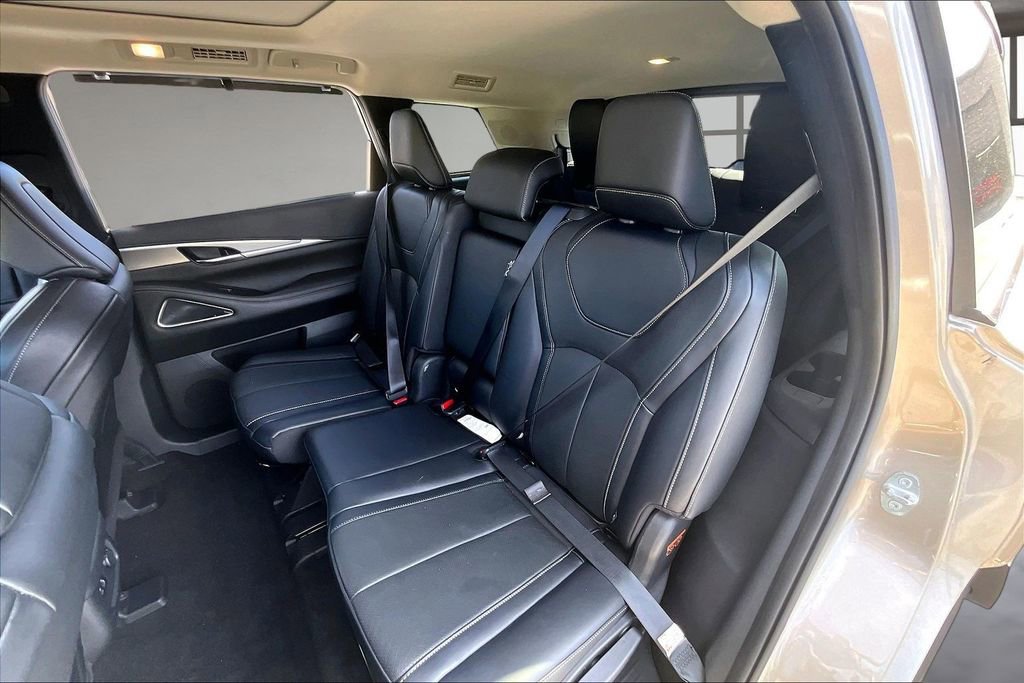 Used 2023 INFINITI QX60 Luxe w/ Performance Audio Package FWD image 22