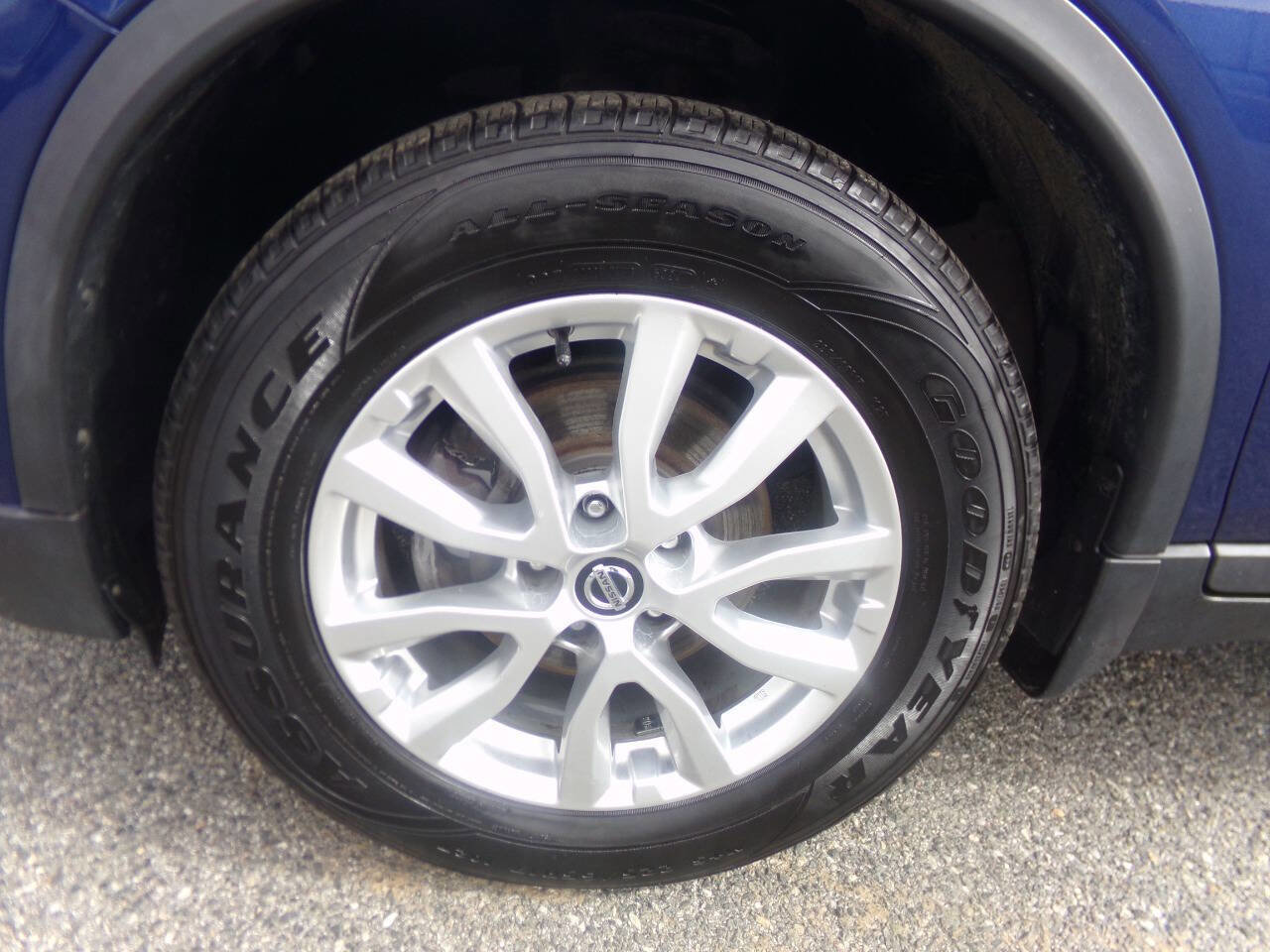 Used 2018 Nissan Rogue SV w/ Premium Package AWD/4WD image 13