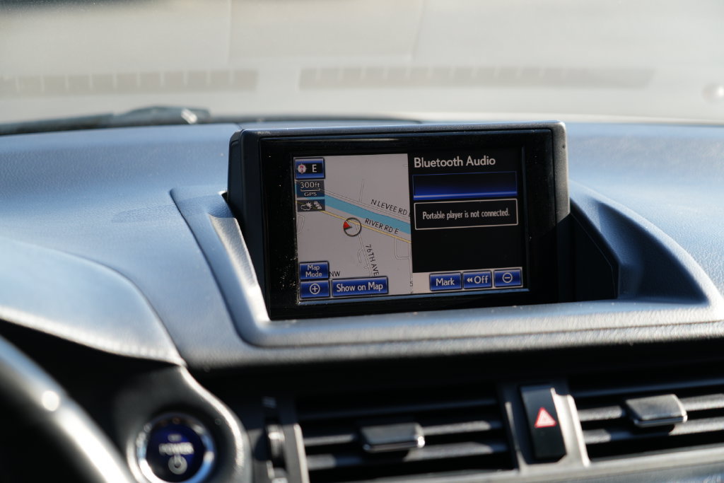 Used 2013 Lexus CT 200h w/ Premium Pkg w/Navigation FWD image 18