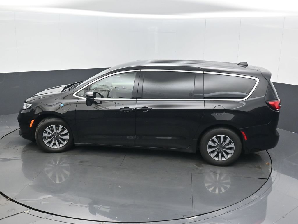 Certified 2024 Chrysler Pacifica Select image 40