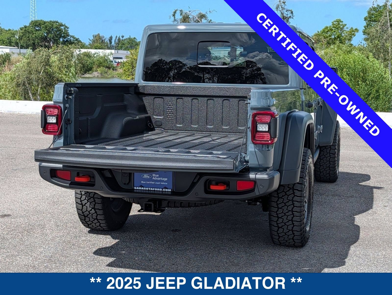 Used 2025 Jeep Gladiator Mojave w/ Safety Group AWD/4WD image 17