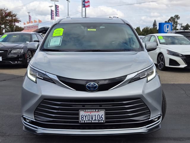 Used 2022 Toyota Sienna Limited AWD/4WD image 2