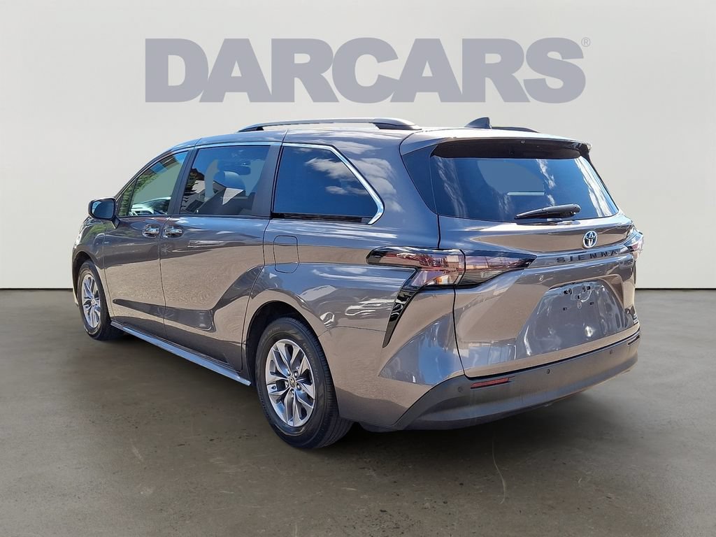 Used 2023 Toyota Sienna XLE FWD image 4
