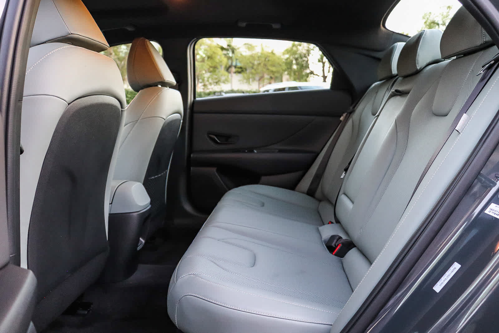 Used 2025 Hyundai Elantra Limited FWD image 19