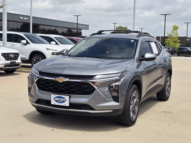 Used 2026 Chevrolet Trax LT w/ Driver Confidence Package FWD image 2