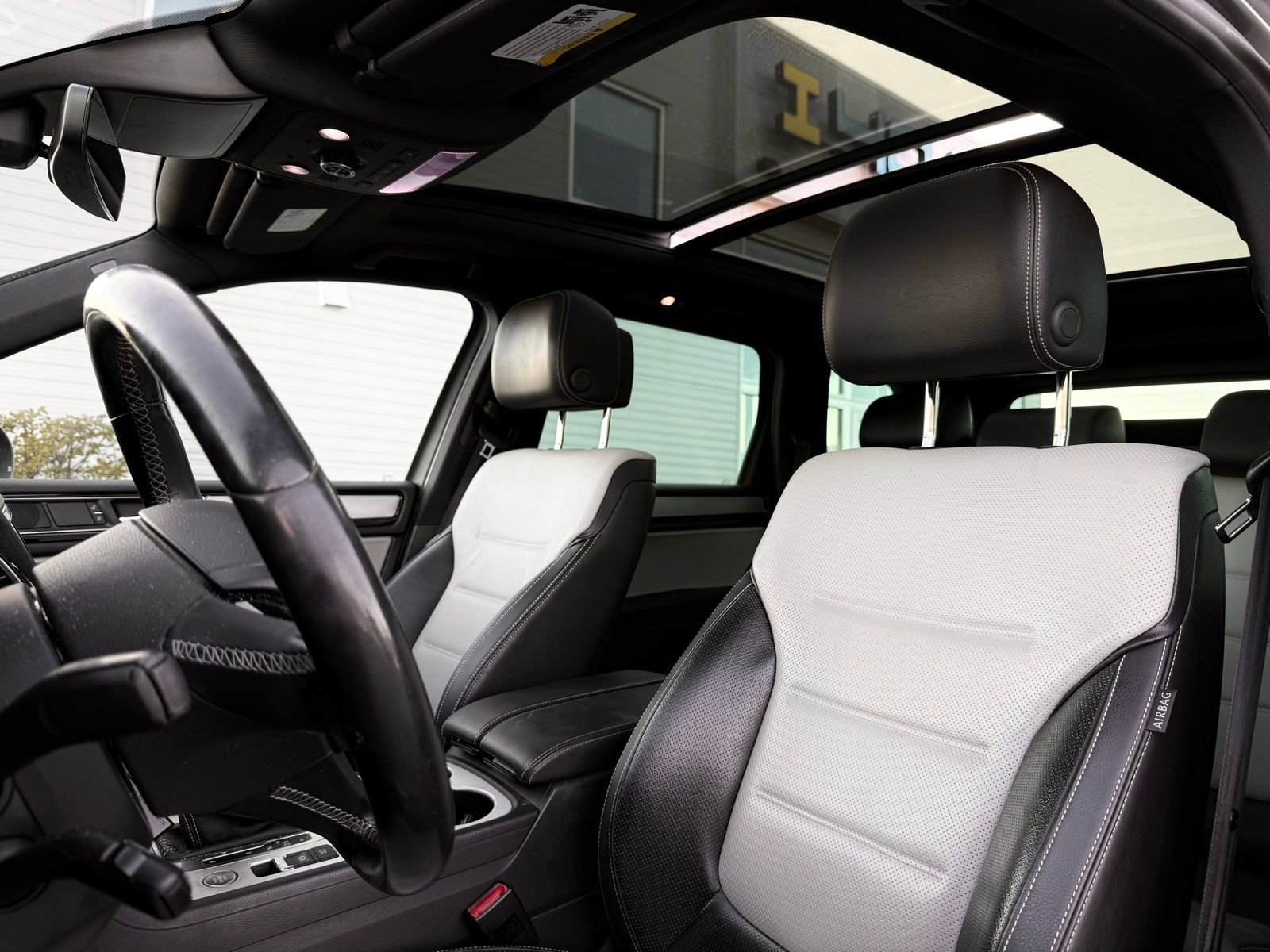 Used 2017 Volkswagen Touareg Wolfsburg Edition AWD/4WD image 22