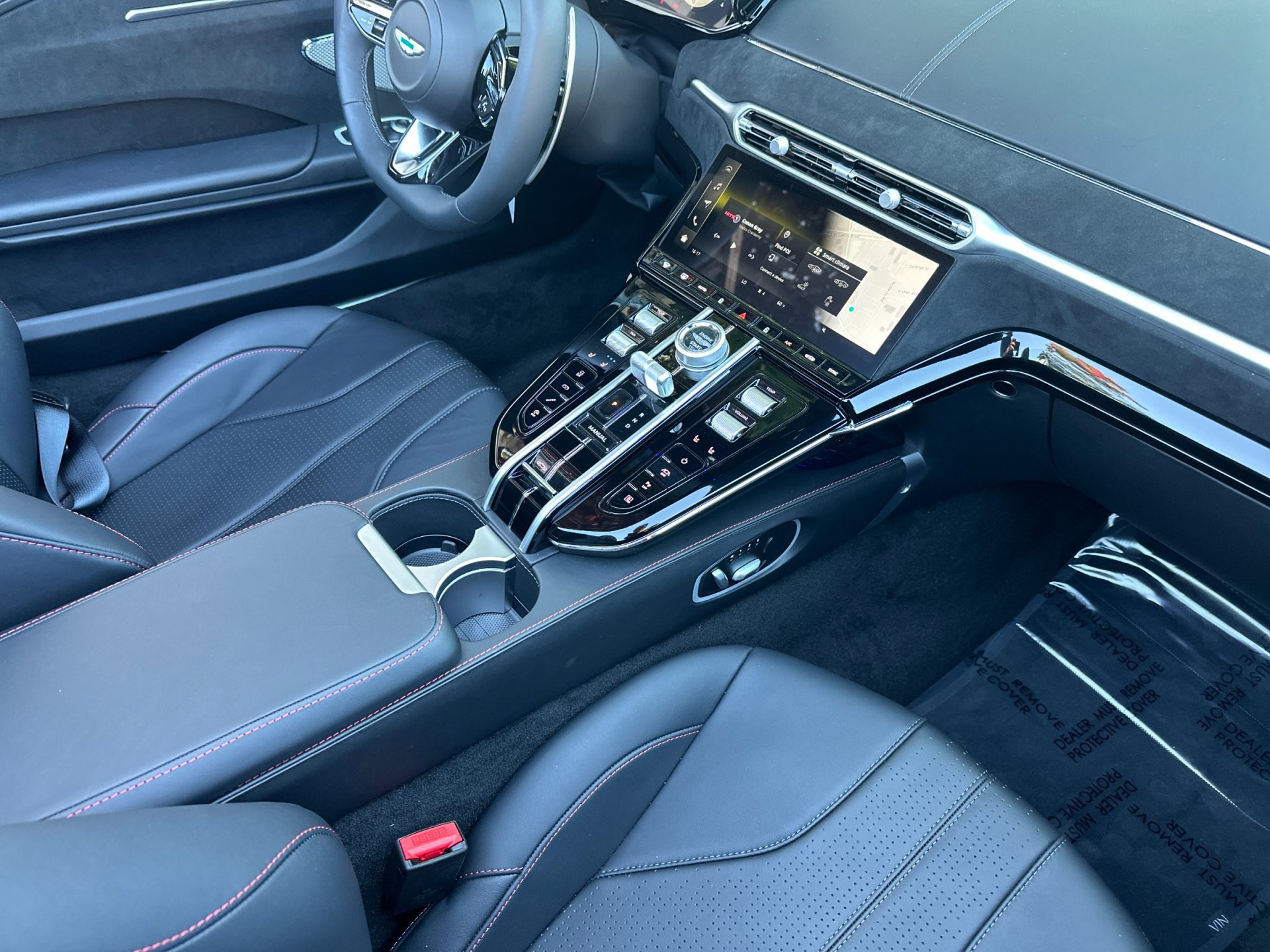 Used 2026 Aston Martin V8 Vantage Coupe RWD image 17
