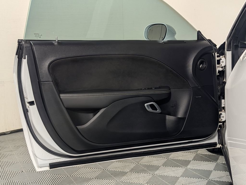 Used 2015 Dodge Challenger SRT w/ Technology Group image 23