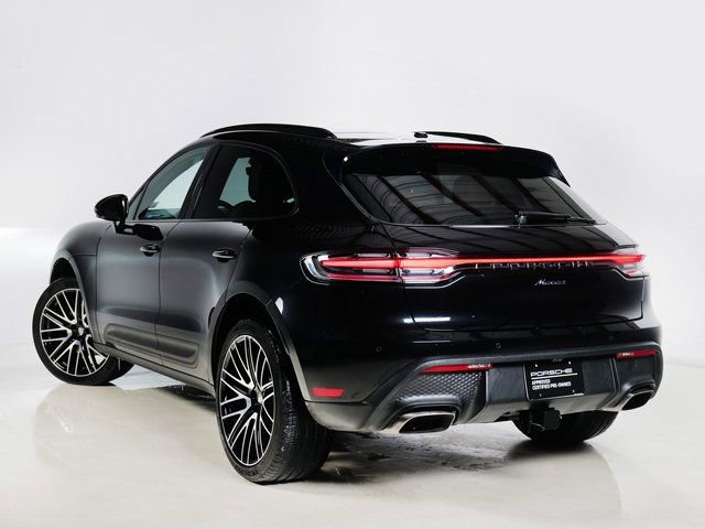 Certified 2025 Porsche Macan image 3