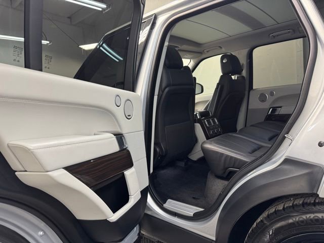 Used 2017 Land Rover Range Rover HSE image 28
