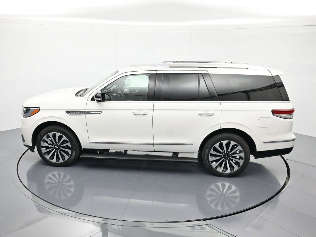 Used 2024 Lincoln Navigator Reserve image 38